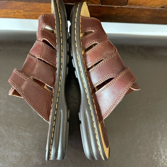 Born Leather sandals in a size 9 slip on slide on brown leather walking dresses - Picture 8 of 17